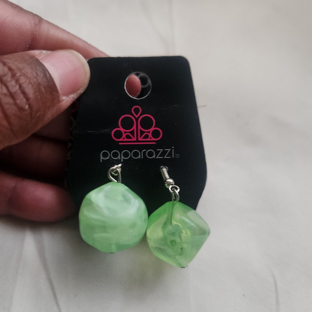 Earrings 8$
